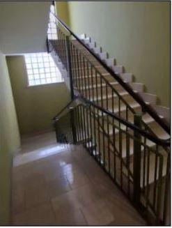 Appartamento posto al piano settimo, ultimo con ascensore, composto da soggiorno, cucina, 2 camere, 1 disimpegno, 2 bagni, 2 balconi con parapetto in cemento. Id. cat. Unità residenziale categoria A3 foglio 959 particella 685 sub 605. Sup. 77 mq catastali. Libero. Piena proprietà.