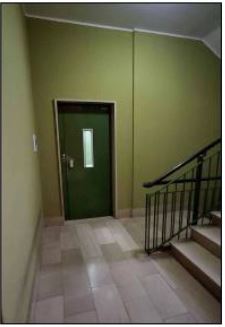Appartamento posto al piano settimo, ultimo con ascensore, composto da soggiorno, cucina, 2 camere, 1 disimpegno, 2 bagni, 2 balconi con parapetto in cemento. Id. cat. Unità residenziale categoria A3 foglio 959 particella 685 sub 605. Sup. 77 mq catastali. Libero. Piena proprietà.
