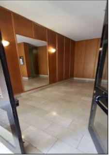 Appartamento posto al piano settimo, ultimo con ascensore, composto da soggiorno, cucina, 2 camere, 1 disimpegno, 2 bagni, 2 balconi con parapetto in cemento. Id. cat. Unità residenziale categoria A3 foglio 959 particella 685 sub 605. Sup. 77 mq catastali. Libero. Piena proprietà.
