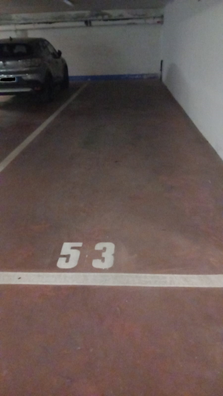 Posto auto coperto con rampa d’accesso da Largo Virgilio Brocchi n. 68, situato al piano S1 della scala C, interno 53.. Id cat. Unità Secondaria cat. C/6 foglio 853 part. 738 sub 96. Sup. mq catastali 32. Libero. Piena proprietà.