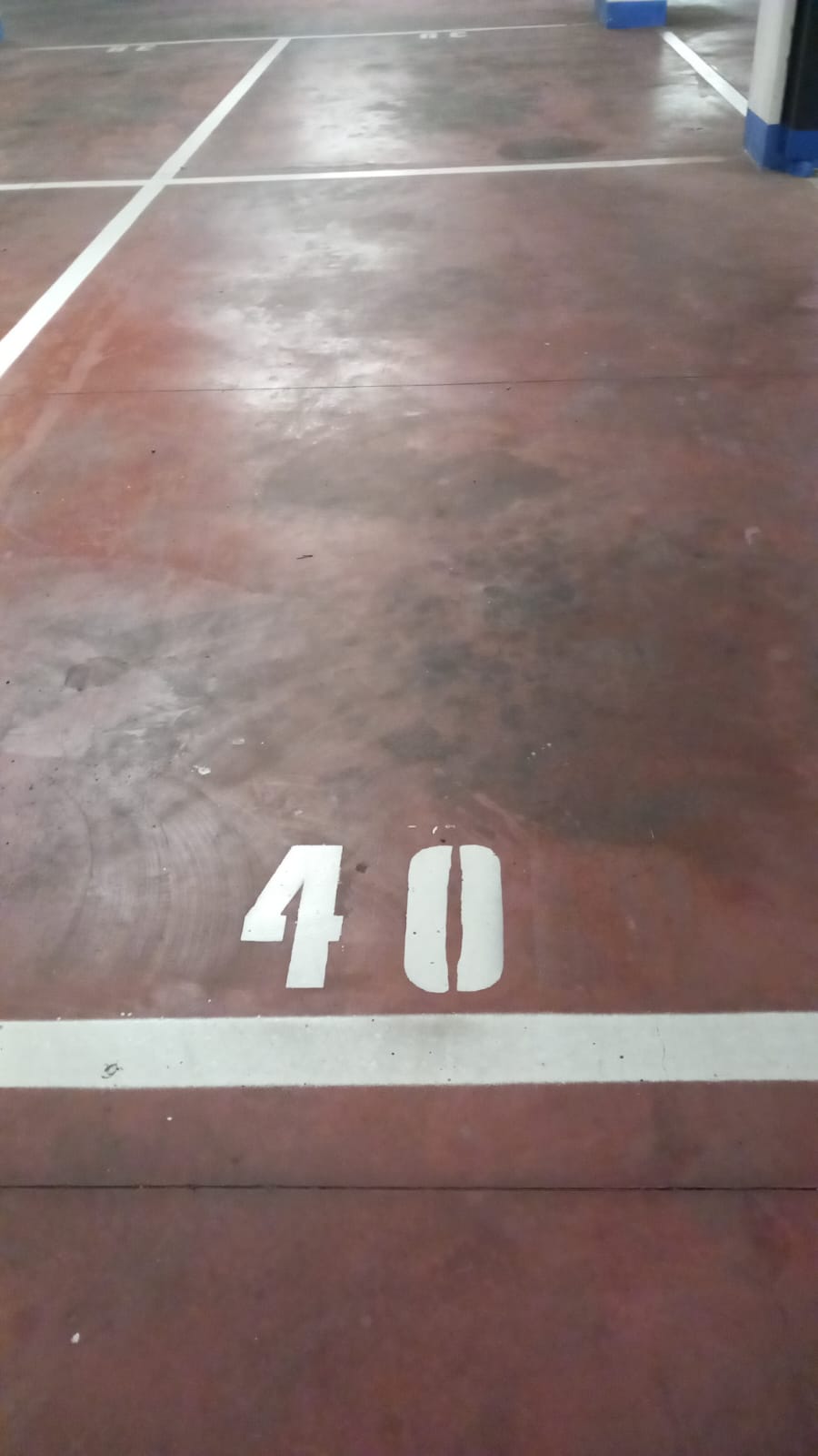 Posto auto coperto con rampa d’accesso da Largo Virgilio Brocchi n. 68, situato al piano S1 della scala B, interno 40.. Id cat. Unità Secondaria cat. C/6 foglio 853 part. 739 sub 80. Sup. mq catastali 17. Libero. Piena proprietà.