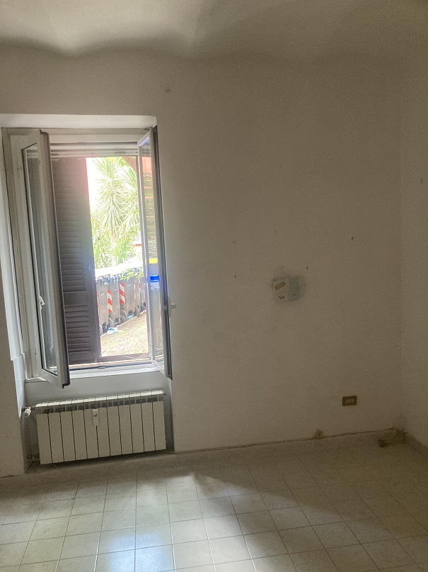 APPARTAMENTO INT.2 DI 2,5 VANI SENZA ASCENSOREDati catastali [N.C.E.U.] cat.A/4, fg.484, part.213, sub.2. Sup. cat. 39 mq. Piena proprietà lotto libero.