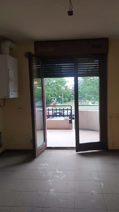 Ufficio al piano primo composto da 4 vani, disimpegno, 2 servizi, 2 balconi. Box auto piano S1 via Licata 22 in autorimessa interrata condominiale. Id. cat. Unità Principale cat. A/10 foglio 202 part. 357 sub 13, Unità Secondaria cat. C/6 foglio 202 part. 357 sub 91. Sup. MQ (arr.) mq catastali 82, mq catastali 16. Libero. Piena Proprietà.