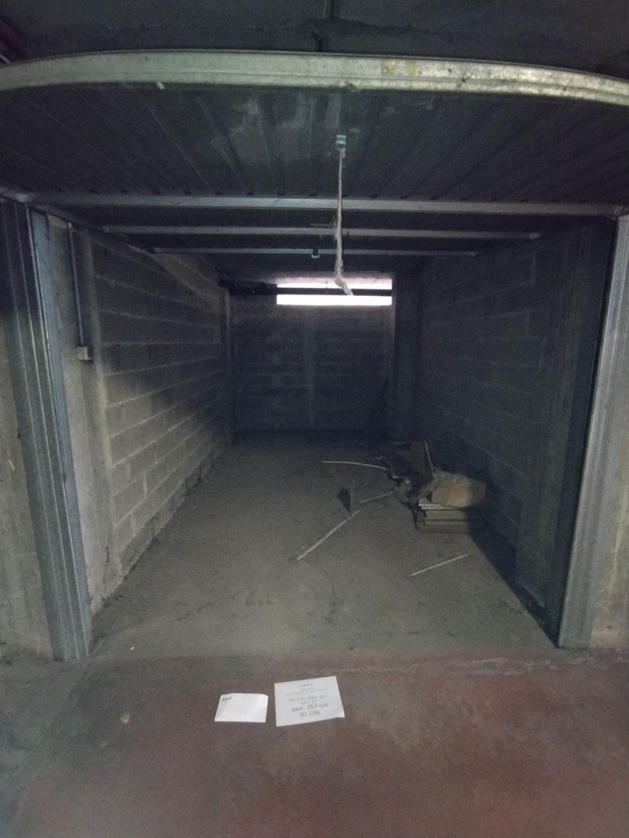 Ufficio al piano primo composto da 4 vani, disimpegno, 2 servizi, 2 balconi. Box auto piano S1 via Licata 22 in autorimessa interrata condominiale. Id. cat. Unità Principale cat. A/10 foglio 202 part. 357 sub 13, Unità Secondaria cat. C/6 foglio 202 part. 357 sub 91. Sup. MQ (arr.) mq catastali 82, mq catastali 16. Libero. Piena Proprietà.