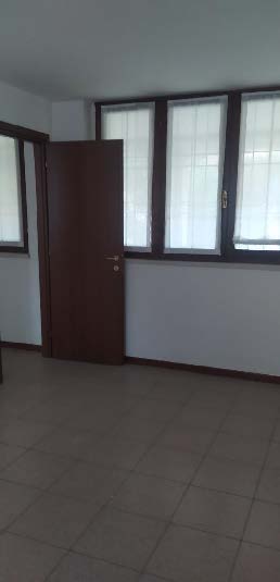 Ufficio al piano primo composto da ingresso, 2 vani, 1 servizio 1 balcone e un vano accessorio al piano terra collegato con scala interna. Box auto piano S1 via Licata 22 in autorimessa interrata condominiale. Id. cat. Unità Principale cat. A/10 foglio 202 part. 357 sub 14, Unità Secondaria cat. C/6 foglio 202 part. 357 sub 92. Sup. MQ (arr.) mq catastali 100, mq catastali 18. Libero. Piena Proprietà.
