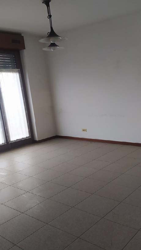 Ufficio al piano primo composto da ingresso, 2 vani, 1 servizio 1 balcone e un vano accessorio al piano terra collegato con scala interna. Box auto piano S1 via Licata 22 in autorimessa interrata condominiale. Id. cat. Unità Principale cat. A/10 foglio 202 part. 357 sub 14, Unità Secondaria cat. C/6 foglio 202 part. 357 sub 92. Sup. MQ (arr.) mq catastali 100, mq catastali 18. Libero. Piena Proprietà.