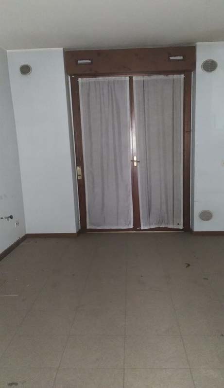 Ufficio al piano primo composto da 4 vani, disimpegno, 2 servizi, 2 balconi. Box auto piano S1 via Licata 24 in autorimessa interrata condominiale. Id. cat. Unità Principale cat. A/10 foglio 202 part. 357 sub 15, Unità Secondaria cat. C/6 foglio 202 part. 357 sub 57. Sup. MQ (arr.) mq catastalil 83, mq catastalil 18. Libero. Piena Proprietà.