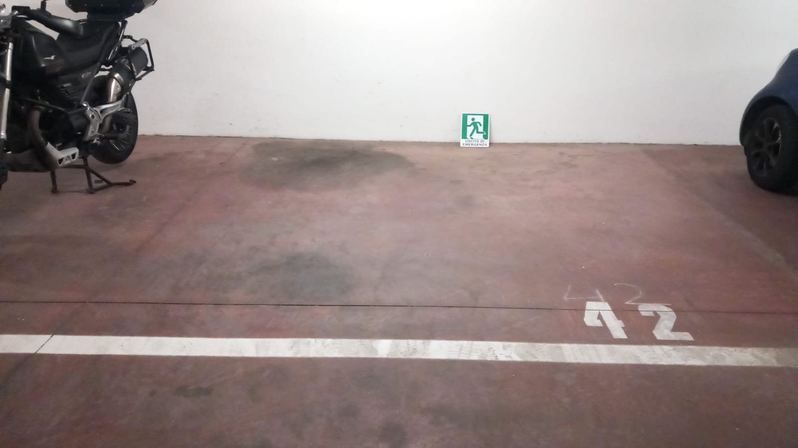 Posto auto coperto con rampa d’accesso da Largo Virgilio Brocchi n. 68, situato al piano S1 della scala C, interno 42. Id. cat. Unità Secondaria cat. C/6 foglio 853 part. 738 sub 85. Sup. mq catastali 29