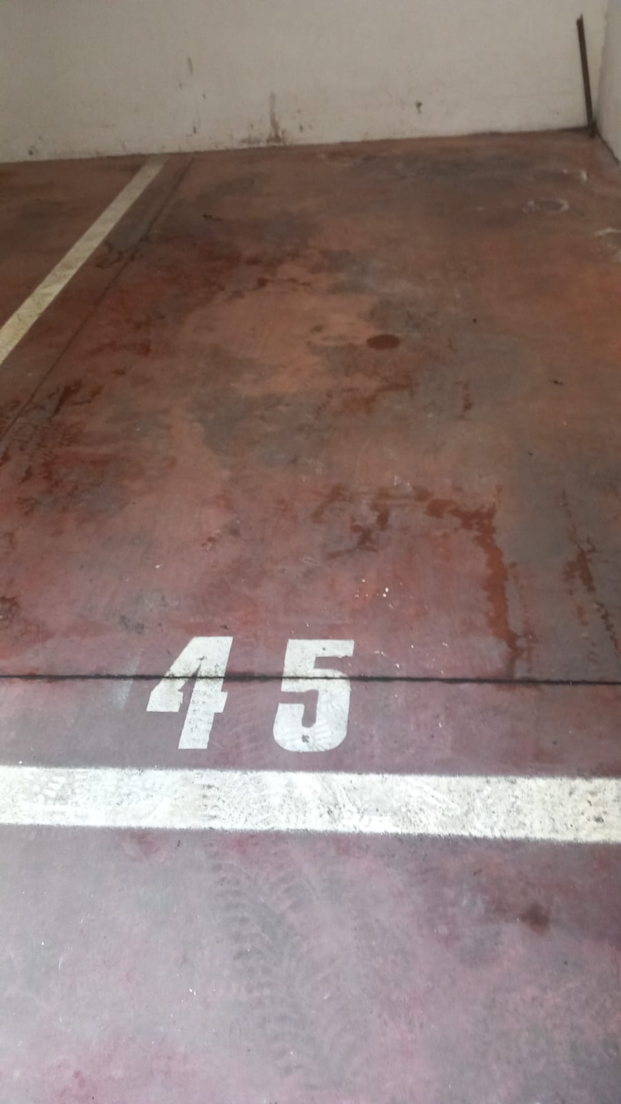 Posto auto coperto con rampa d’accesso da Largo Virgilio Brocchi n. 68, situato al piano S1 della scala C, interno 45. Id. cat. Unità Secondaria cat. C/6 foglio 853 part. 738 sub 88. Sup. mq catastali 13
