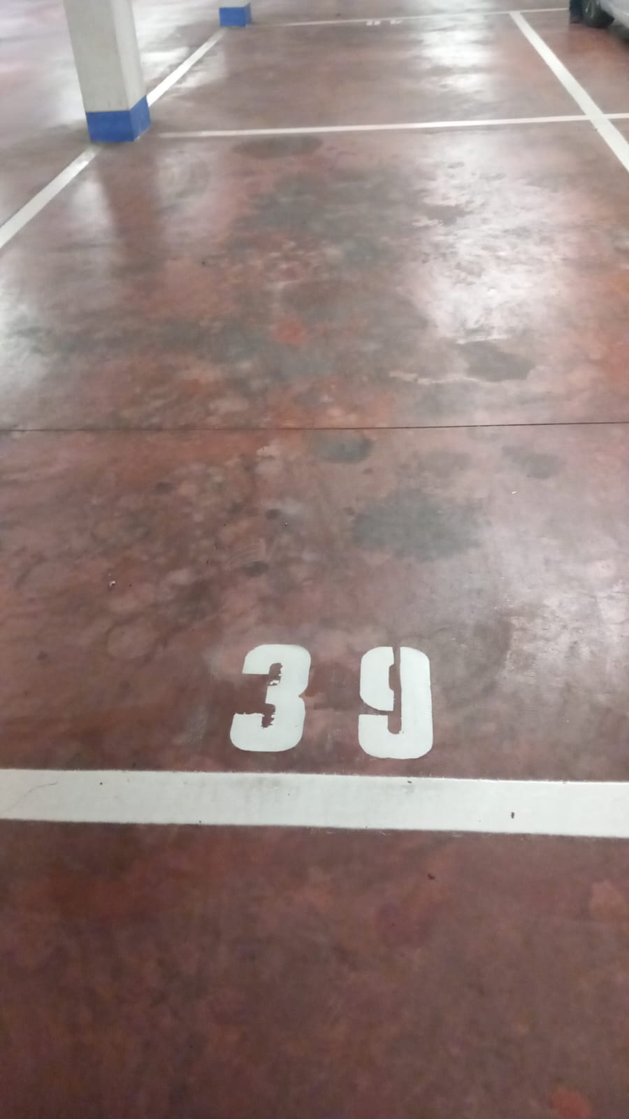 Posto auto coperto con rampa d’accesso da Largo Virgilio Brocchi n. 68, situato al piano S1 della scala B, interno 39. Id. cat. Unità Secondaria cat. C/6 foglio 853 part. 739 sub 79. Sup. mq catastali 17