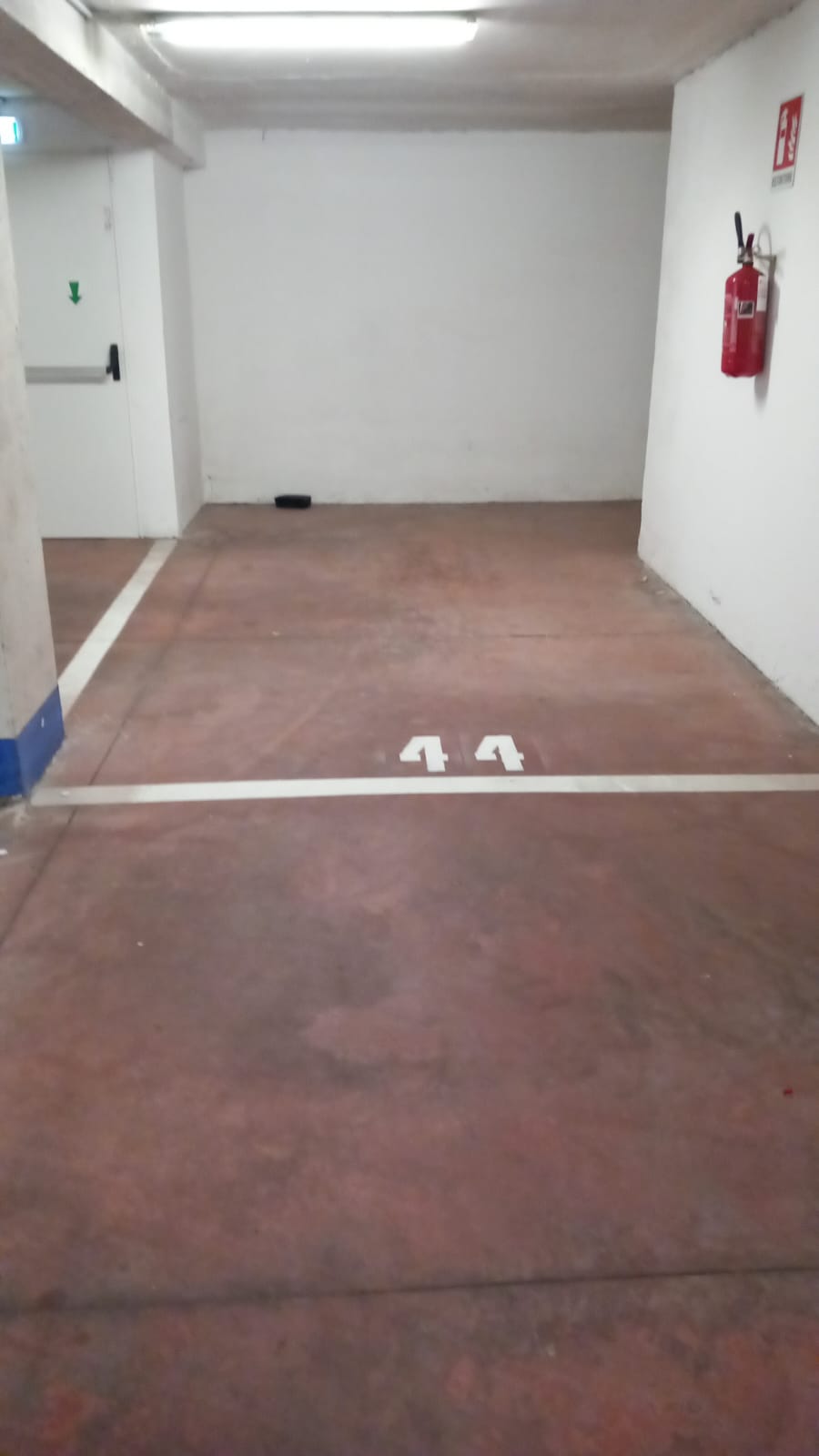 Posto auto coperto con rampa d’accesso da Largo Virgilio Brocchi n. 68, situato al piano S1 della scala B, interno 44. Id. cat. Unità Secondaria cat. C/6 foglio 853 part. 739 sub 84. Sup. mq catastali 19