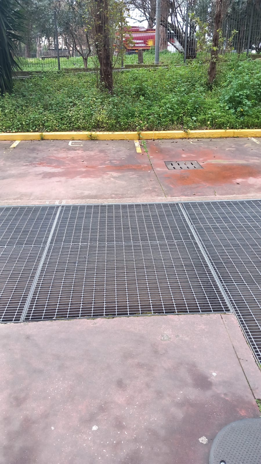 Posto auto scoperto con accesso da Largo Virgilio Brocchi n. 68, situato al piano Terra della scala B, interno 16. Id. cat. Unità Secondaria cat. C/6 foglio 853 part. 739 sub 103. Sup. mq catastali 13