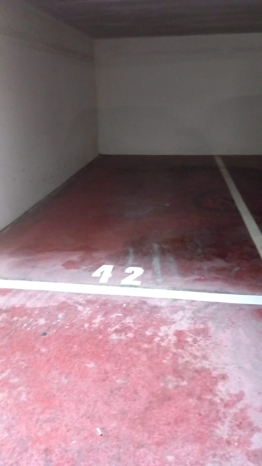 Posto auto coperto con rampa d’accesso da Largo Virgilio Brocchi n. 68, situato al piano S1 della scala A, interno 42. Id. cat. Unità Secondaria cat. C/6 foglio 853 part. 740 sub 83. Sup. mq catastali 18