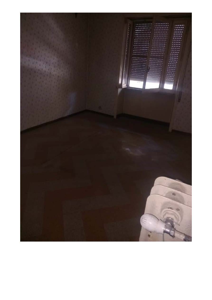 Appartamento al piano secondo composto da 4 vani catastali. Id. cat. Unità Residenziale cat. A/2 foglio 534 part. 65 sub 55. Sup. mq catastali 63. Libero. Piena proprietà.