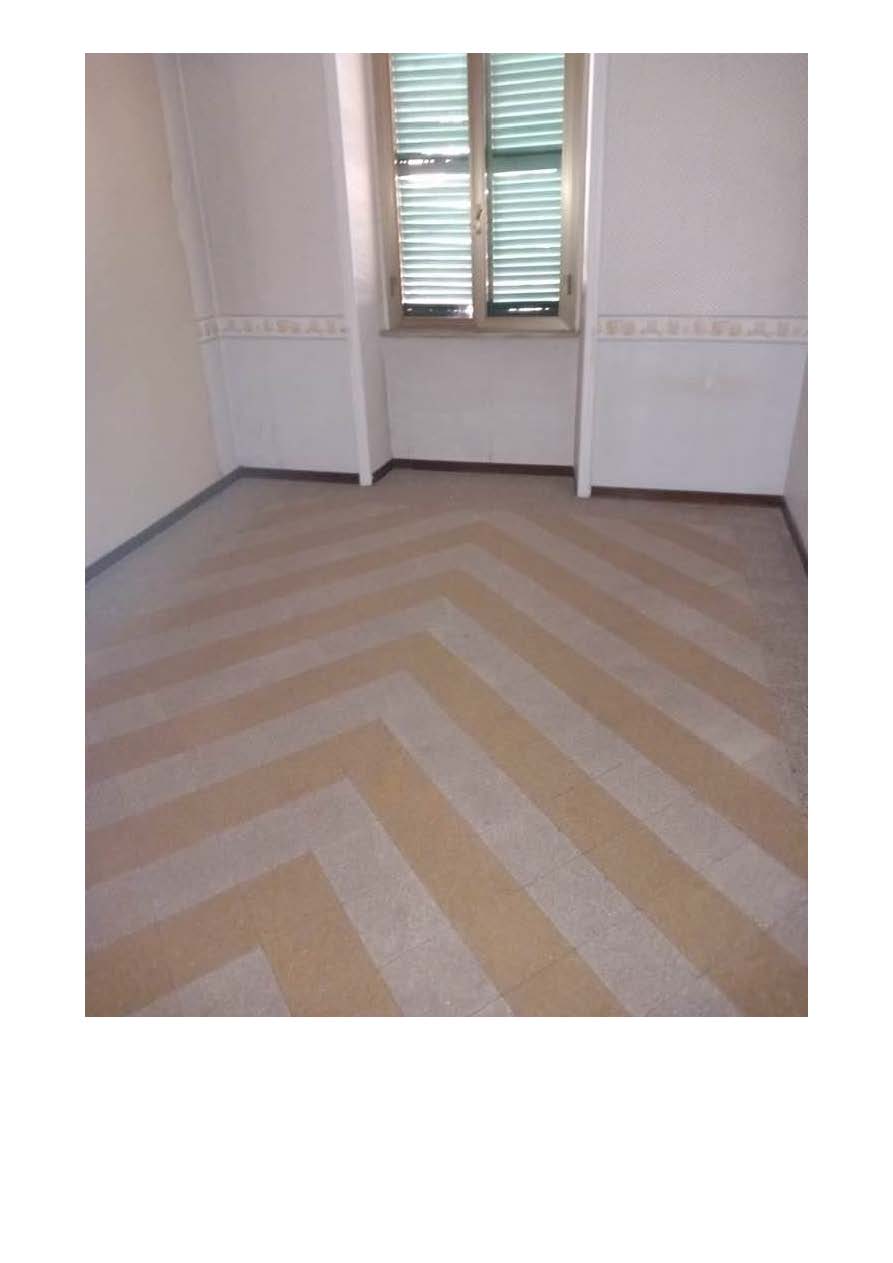 Appartamento al piano quarto composto da 5,5 vani catastali. Id. cat. Unità Residenziale cat. A/2 foglio 534 part. 65 sub 9. Sup. mq catastali 82. Libero. Piena proprietà.