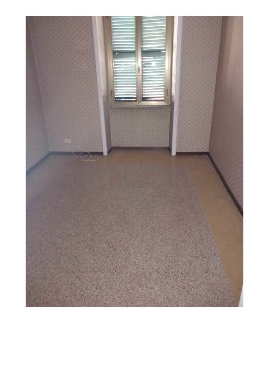 Appartamento al piano quarto composto da 5,5 vani catastali. Id. cat. Unità Residenziale cat. A/2 foglio 534 part. 65 sub 9. Sup. mq catastali 82. Libero. Piena proprietà.