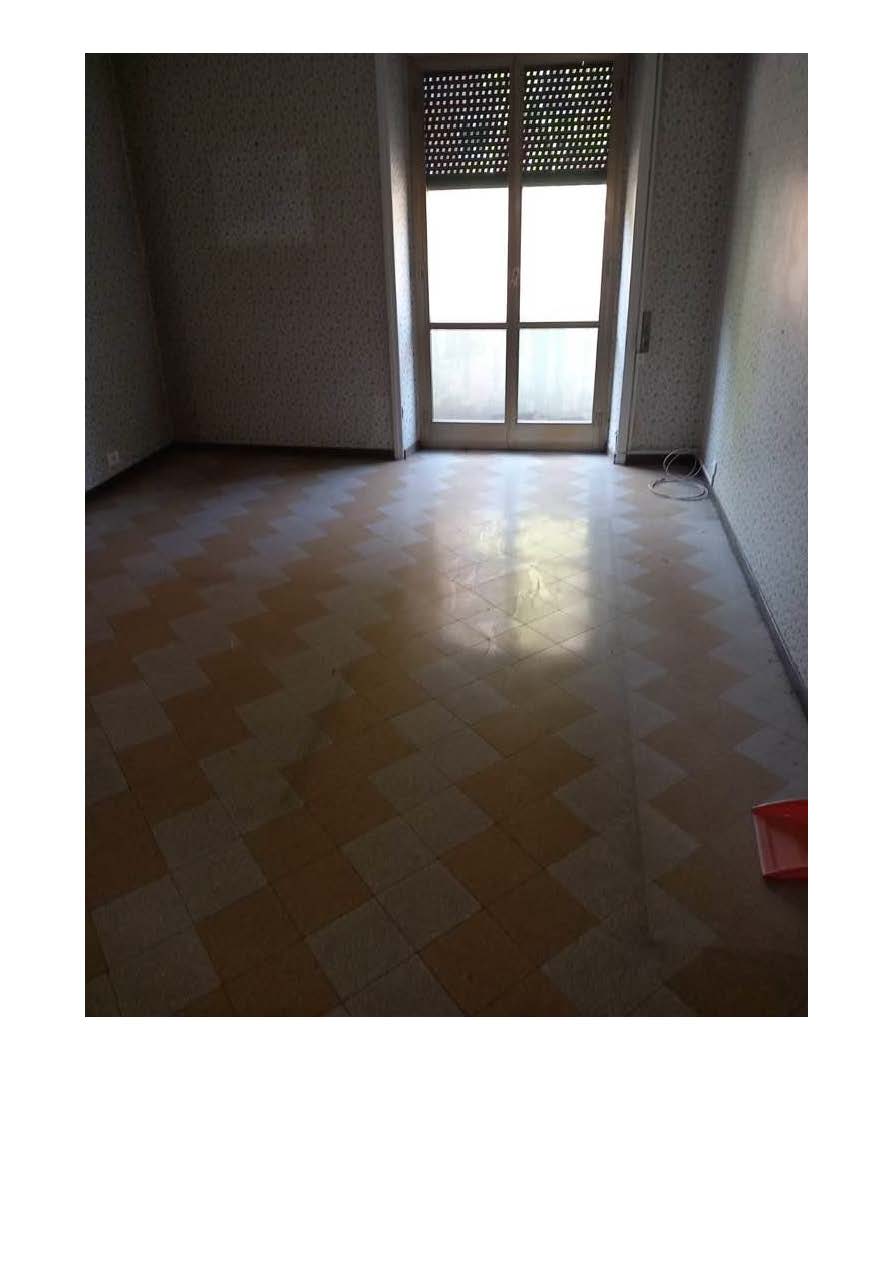 Appartamento al piano quarto composto da 5,5 vani catastali. Id. cat. Unità Residenziale cat. A/2 foglio 534 part. 65 sub 9. Sup. mq catastali 82. Libero. Piena proprietà.
