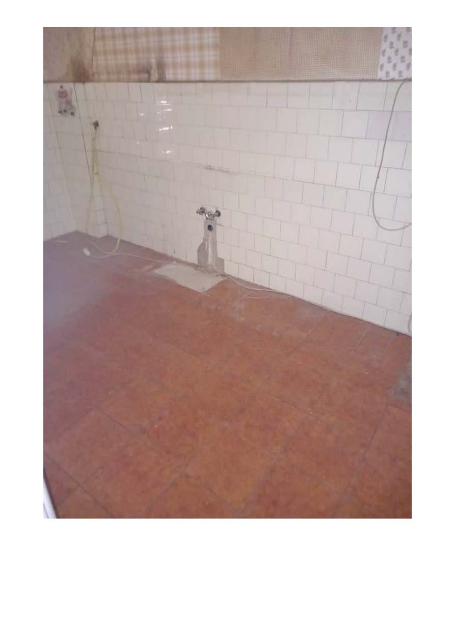 Appartamento al piano quarto composto da 5,5 vani catastali. Id. cat. Unità Residenziale cat. A/2 foglio 534 part. 65 sub 9. Sup. mq catastali 82. Libero. Piena proprietà.