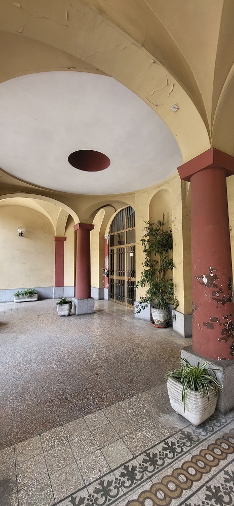 APPARTAMENTO INT.15 DI 5 VANI CON ASCENSORE. Dati catastali [N.C.E.U.] cat. A/4, fg. 589, part. 75, sub. 530. Sup. cat. 95. CANTINA N.14 DI 10 MQ CATASTALIDati catastali [N.C.E.U.] cat. C/2, fg. 589, part. 75, sub. 531. Sup. cat. 10. Piena proprietà lotto libero.