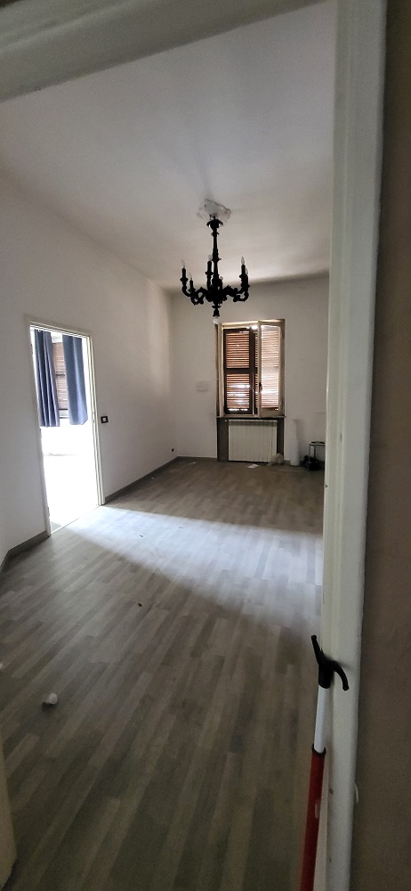 APPARTAMENTO INT.15 DI 5 VANI CON ASCENSORE. Dati catastali [N.C.E.U.] cat. A/4, fg. 589, part. 75, sub. 530. Sup. cat. 95. CANTINA N.14 DI 10 MQ CATASTALIDati catastali [N.C.E.U.] cat. C/2, fg. 589, part. 75, sub. 531. Sup. cat. 10. Piena proprietà lotto libero.