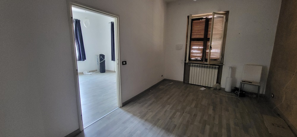 APPARTAMENTO INT.15 DI 5 VANI CON ASCENSORE. Dati catastali [N.C.E.U.] cat. A/4, fg. 589, part. 75, sub. 530. Sup. cat. 95. CANTINA N.14 DI 10 MQ CATASTALIDati catastali [N.C.E.U.] cat. C/2, fg. 589, part. 75, sub. 531. Sup. cat. 10. Piena proprietà lotto libero.