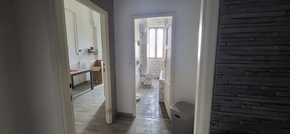 APPARTAMENTO INT.15 DI 5 VANI CON ASCENSORE. Dati catastali [N.C.E.U.] cat. A/4, fg. 589, part. 75, sub. 530. Sup. cat. 95. CANTINA N.14 DI 10 MQ CATASTALIDati catastali [N.C.E.U.] cat. C/2, fg. 589, part. 75, sub. 531. Sup. cat. 10. Piena proprietà lotto libero.