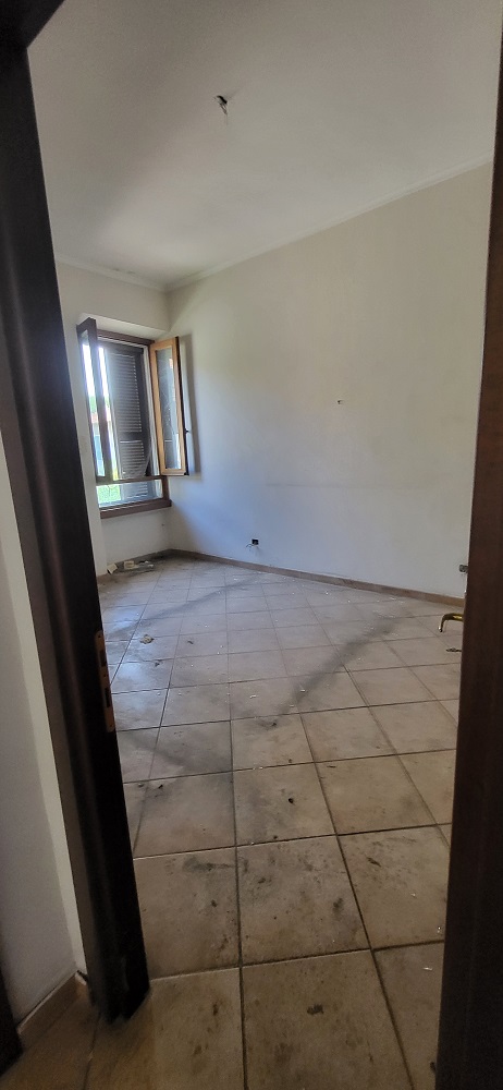 APPARTAMENTO INT.6 DI 2,5 VANI SENZA ASCENSORE. Dati catastali [N.C.E.U.] cat. A/2, fg. 519, part. 274, sub. 6. Sup. cat. 39. Piena proprietà lotto libero.