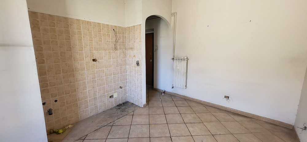 APPARTAMENTO INT.6 DI 2,5 VANI SENZA ASCENSORE. Dati catastali [N.C.E.U.] cat. A/2, fg. 519, part. 274, sub. 6. Sup. cat. 39. Piena proprietà lotto libero.