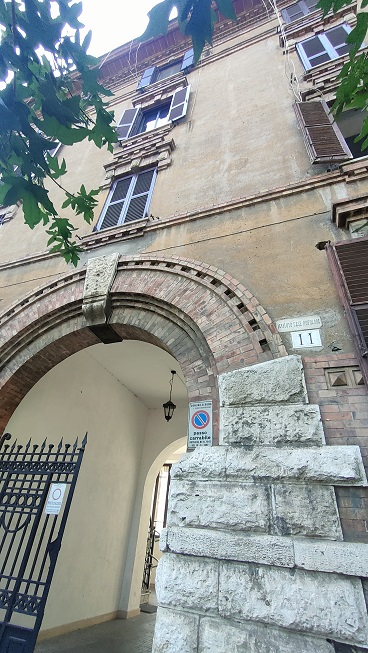 APPARTAMENTO INT.8 DI 3 VANI CON ASCENSORE. Dati Catastali [N.C.E.U.] Cat. A/4, fg, 512. part. 40, sub. 17. Mq. 54. Libero