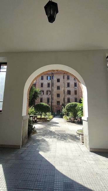 APPARTAMENTO INT.8 DI 3 VANI CON ASCENSORE. Dati Catastali [N.C.E.U.] Cat. A/4, fg, 512. part. 40, sub. 17. Mq. 54. Libero