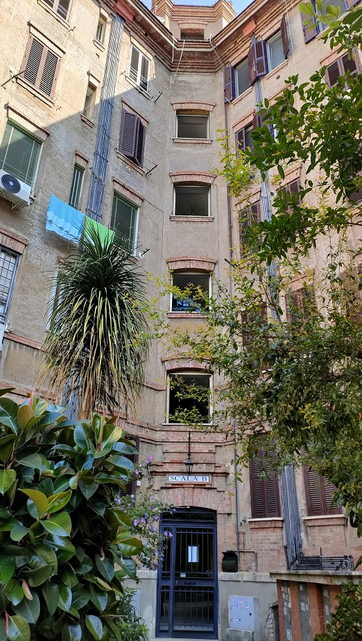 APPARTAMENTO INT.8 DI 3 VANI CON ASCENSORE. Dati Catastali [N.C.E.U.] Cat. A/4, fg, 512. part. 40, sub. 17. Mq. 54. Libero