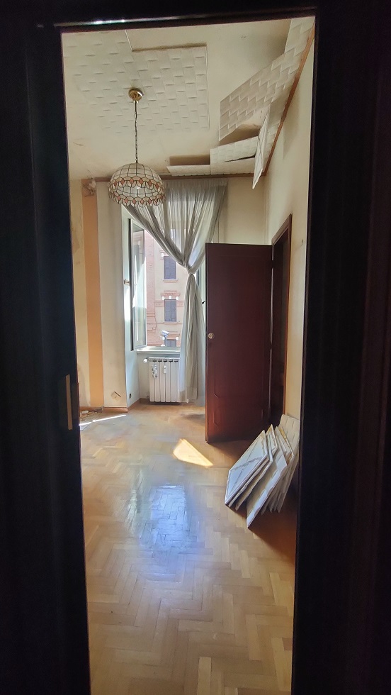 APPARTAMENTO INT.8 DI 3 VANI CON ASCENSORE. Dati Catastali [N.C.E.U.] Cat. A/4, fg, 512. part. 40, sub. 17. Mq. 54. Libero