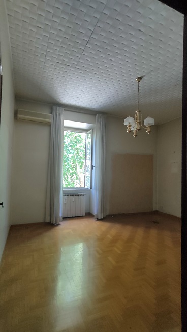 APPARTAMENTO INT.8 DI 3 VANI CON ASCENSORE. Dati Catastali [N.C.E.U.] Cat. A/4, fg, 512. part. 40, sub. 17. Mq. 54. Libero