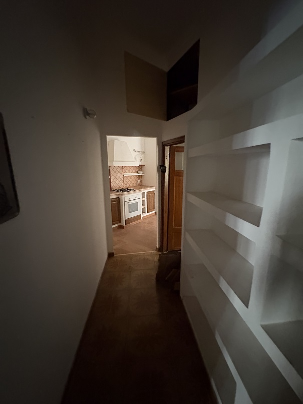 APPARTAMENTO INT. 5 DI 4,5 VANI  CON ASCENSORE. Dati Catastali [N.C.E.U.] Cat. A/4, fg, 454. part. 34, sub. 17. Mq. 78. Libero