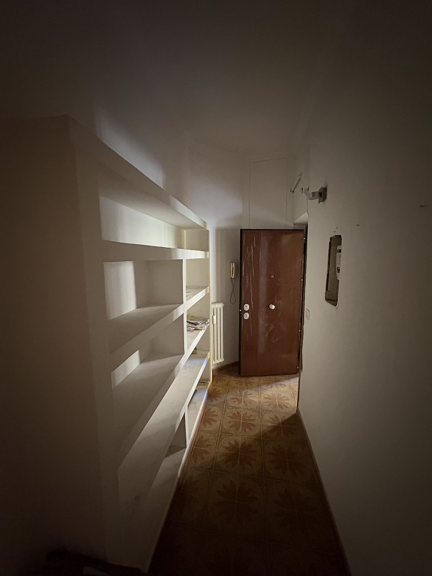 APPARTAMENTO INT. 5 DI 4,5 VANI  CON ASCENSORE. Dati Catastali [N.C.E.U.] Cat. A/4, fg, 454. part. 34, sub. 17. Mq. 78. Libero