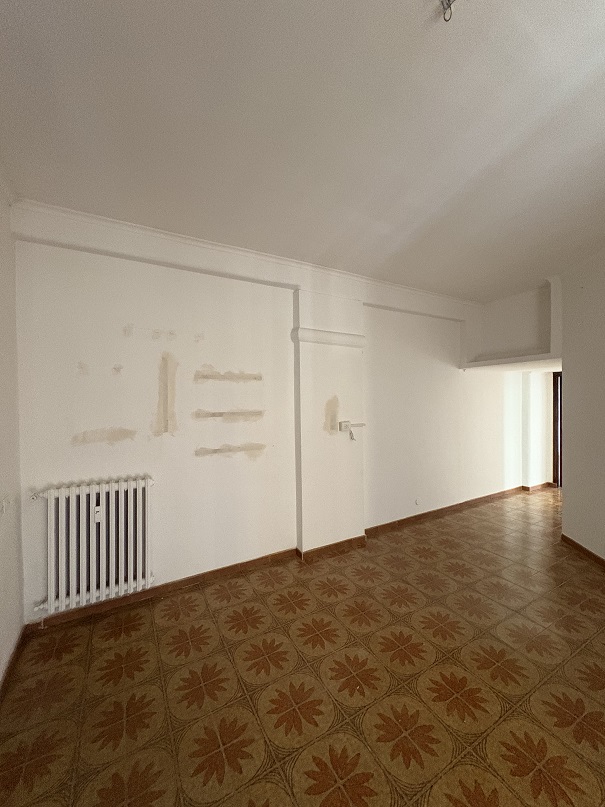 APPARTAMENTO INT. 5 DI 4,5 VANI  CON ASCENSORE. Dati Catastali [N.C.E.U.] Cat. A/4, fg, 454. part. 34, sub. 17. Mq. 78. Libero