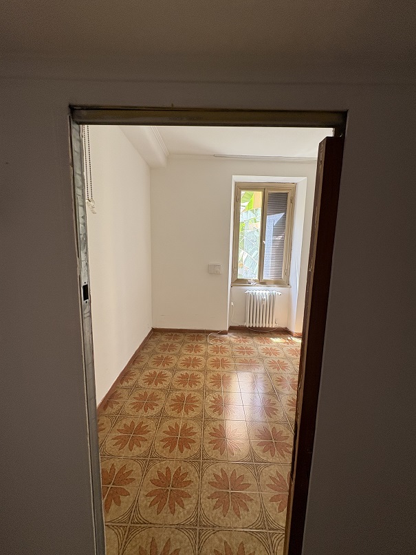 APPARTAMENTO INT. 5 DI 4,5 VANI  CON ASCENSORE. Dati Catastali [N.C.E.U.] Cat. A/4, fg, 454. part. 34, sub. 17. Mq. 78. Libero