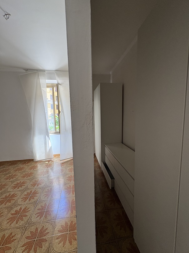 APPARTAMENTO INT. 5 DI 4,5 VANI  CON ASCENSORE. Dati Catastali [N.C.E.U.] Cat. A/4, fg, 454. part. 34, sub. 17. Mq. 78. Libero