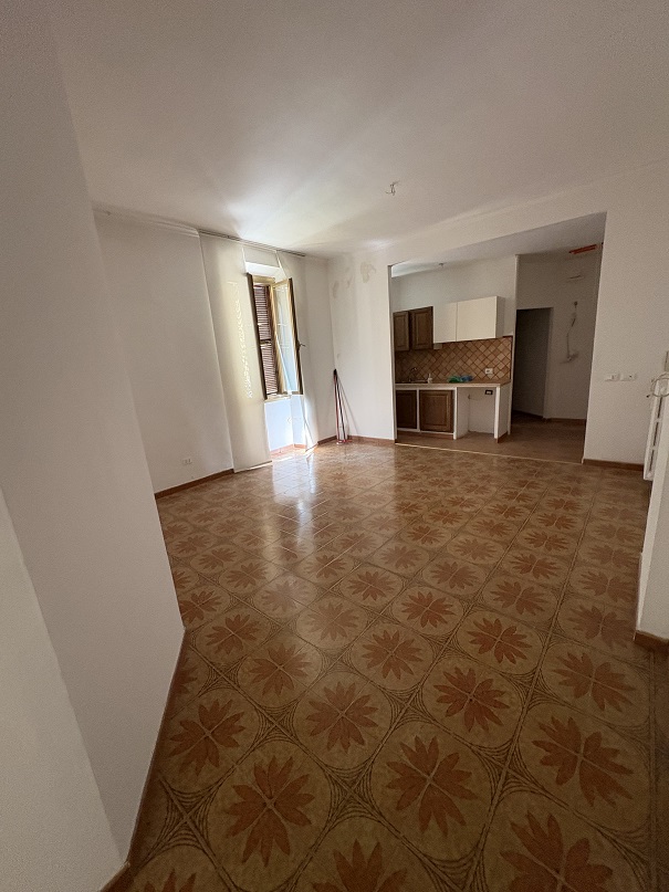 APPARTAMENTO INT. 5 DI 4,5 VANI  CON ASCENSORE. Dati Catastali [N.C.E.U.] Cat. A/4, fg, 454. part. 34, sub. 17. Mq. 78. Libero