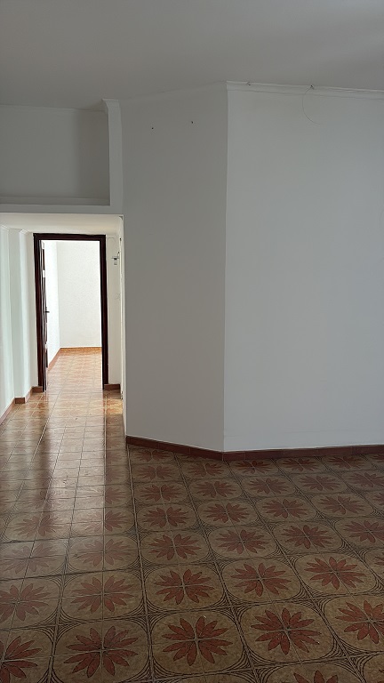 APPARTAMENTO INT. 5 DI 4,5 VANI  CON ASCENSORE. Dati Catastali [N.C.E.U.] Cat. A/4, fg, 454. part. 34, sub. 17. Mq. 78. Libero