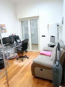 Quota del 20,75% dell'abitazione di tipologia villino. L’abitazione si sviluppa su più livelli: PT, 2 piani interrati e un piano lastrico. Il sub 1 piano terra difformità in planimetria catastale, non corrispondente a stato luoghi a causa di un ampliamento dell’abitazione, avvenuto a discapito della superficie del posto auto; il sub 21 primo piano interrato irregolarità della categoria catastale, attuale C/2 deposito, di fatto destinato alla zona notte dell’abitazione. L’immobile risultava abitato; realizzato con Permesso di Costruire n. 451-2004 (21-04-2005), variante n. 372-2006 (22-01-2007) e denuncia di inizio attività (22-02-2007). ID catastali [N.C.E.U.] NCEU Cat A/7, C/2, C/6 - Foglio 59 – Part.lla 1211 – sub 1-21-2 - civico 289. Sup. mq 227 ragguagliata. Libero. Proprietà 20,75/100