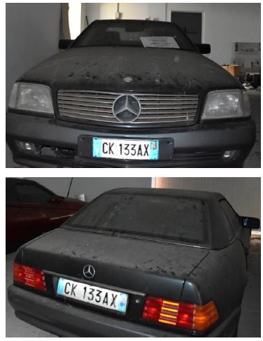 Targa CK133AX - Targa Estera Precedente C2728; Nazionalita' REPUBBLICA DI SAN MARINO; Telaio WDB1290611F056446; Fabbrica / Tipo MERCEDES BENZ 129061 12 300 SL 5 24; Modello Commerciale MERCEDES 300 E; Data Dichiarazione Conformita' 30/06/1992; Data Immatricolazione 10/09/2003; Data Rilascio Carta Circolazione 08/08/2008; Data Variazione Alimentazione 12/06/2008; KW 170,00; Classe / Uso AUTOVETTURA / PRIVATO TRASPORTO PERSONE; Carrozzeria TRASFORMABILE; Cilindrata 2960; Alimentazione BENZINA E METANO; Peso Complessivo 2015; Dispositivo Antinquinamento SI; Posti n.ro 2; Assi n.ro 2