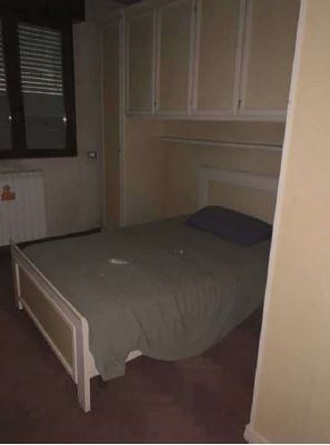 Immobile allo stato attuale accatastato come unità in corso di costruzione (cat.CatastaleF/3) nato dalla fusione di due unità contigue-un negozio cat. catastale C/1, ed una abitazione cat.catastale A/3. L'immobile,  dall'analisi  della  documentazione  fotografica,  risulta  in  realtà internamente completato e a destinazione abitativa e sarà valutato come immobile a destinazione residenziale - in categoria A/3 - coerentemente con la destinazione originaria dell'unità principale ed anche in linea con la destinazione prevalente del fabbricato, seppur accatastato come unità in corso di costruzione. Foglio 414 particella 117 sub. 800  cat. F/3. Sup. 96. Libero. Proprietà 1/1