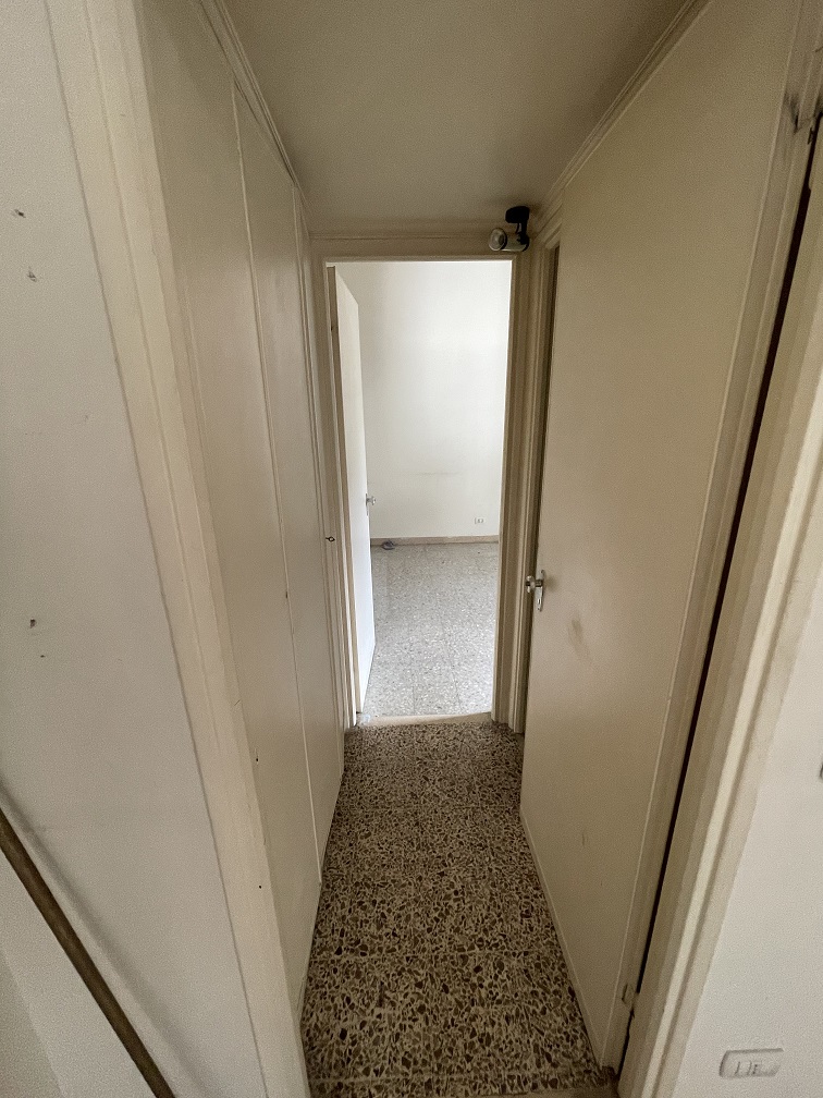 APPARTAMENTO INT.15 DI 4 VANI CON ASCENSORE; BALCONE. Dati catastali: cat. A/2, fg. 203, part. 512, sub. 526. Sup. catastale immobile (mq) 51. LIBERO. CANTINA N.15 DI MQ. 12 CATASTALI. Dati catastali: cat. C/2, fg. 203, part. 512, sub. 527. Sup. catastale immobile (mq) 12.
