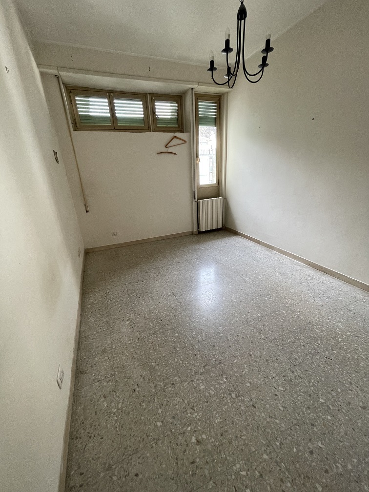 APPARTAMENTO INT.15 DI 4 VANI CON ASCENSORE; BALCONE. Dati catastali: cat. A/2, fg. 203, part. 512, sub. 526. Sup. catastale immobile (mq) 51. LIBERO. CANTINA N.15 DI MQ. 12 CATASTALI. Dati catastali: cat. C/2, fg. 203, part. 512, sub. 527. Sup. catastale immobile (mq) 12.